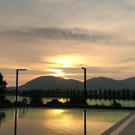 Marina Heights Seaview Resort Apartment II Lumut Exterior photo