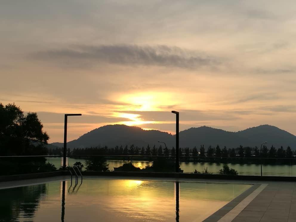 Marina Heights Seaview Resort Apartment II Lumut Exterior photo