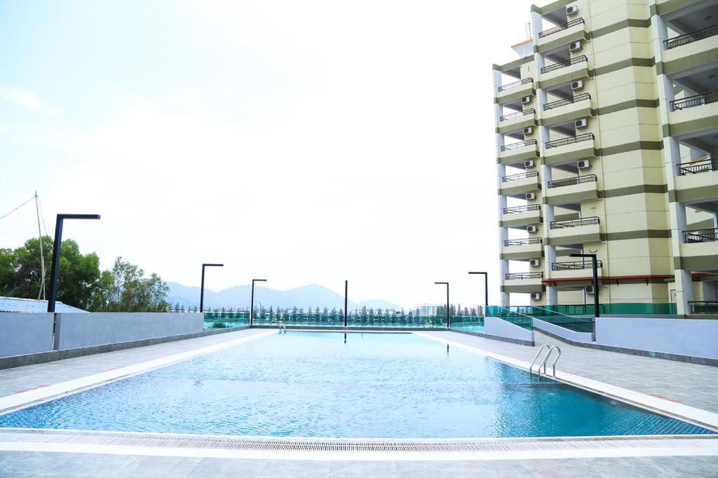 Marina Heights Seaview Resort Apartment II Lumut Exterior photo